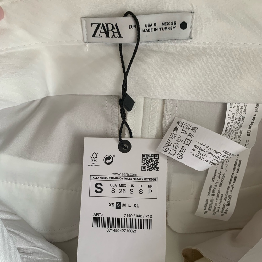 Zara Pleated Shorts - Picture 9 of 10